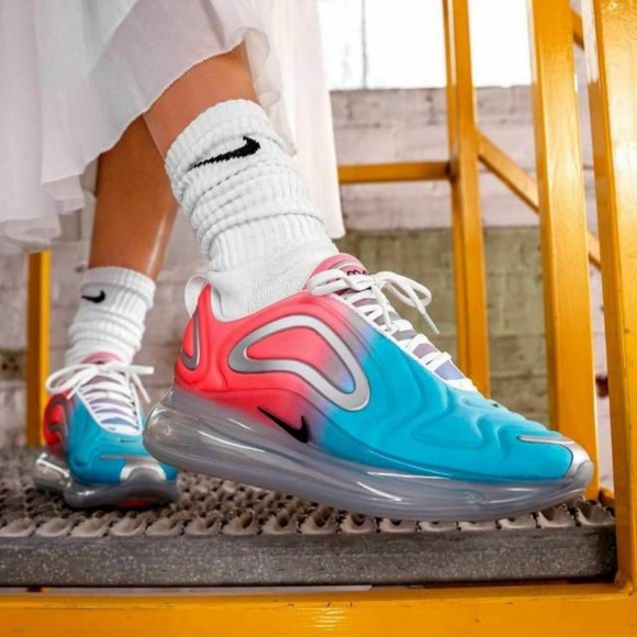 Nike  Air Max 720 Lava Glow Blue Fury Pink NIB - Picture 4 of 5